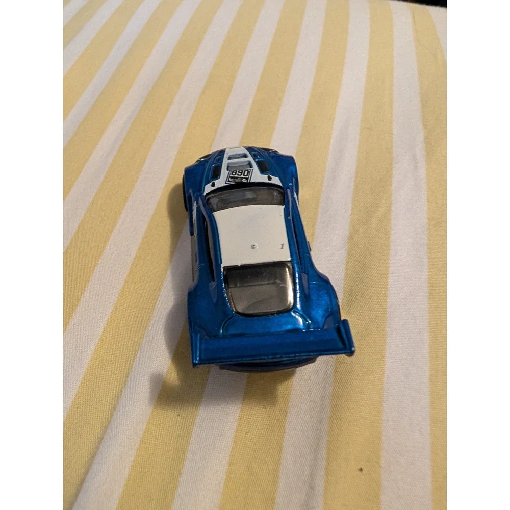 Hot Wheels Aston Martin Vantage GT3 Blue 1:64 Scale Diecast Model Car F1160
